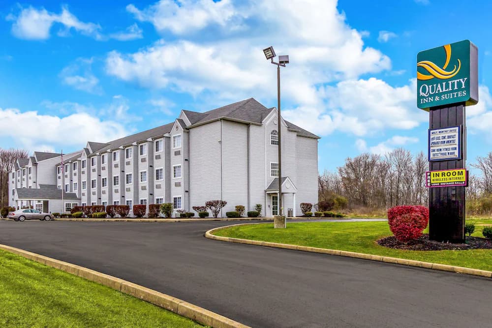 Quality Inn Boardman exterior